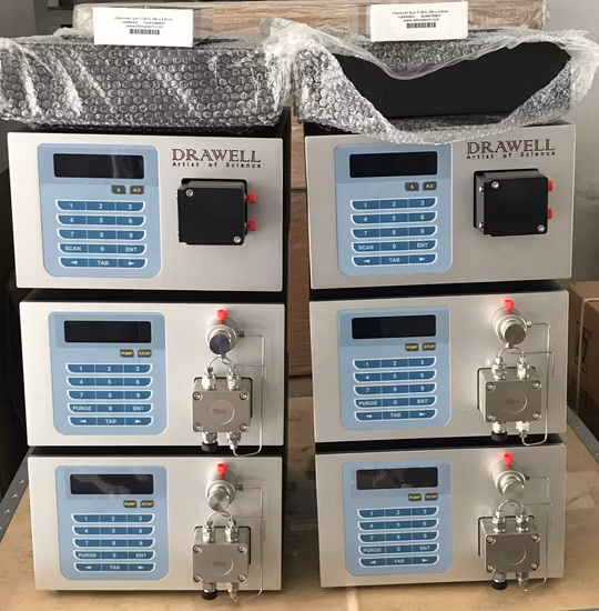 HPLC-Chromatograph, HPLC-Hochleistungsflüssigkeitschromatographie, UV-Detektor, Laborinstrument für pharmazeutische Analyse